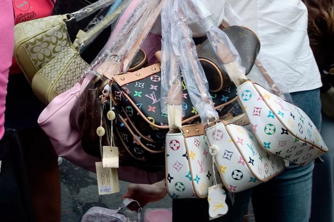 区块链艺术品交易_虚拟艺术品诈骗_虚拟货币在艺术市场中的应用：如何利用区块链技术保障艺术品的真伪