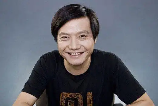 雷军进军电动汽车领域：小米创始人如何重塑未来科技与交通产业