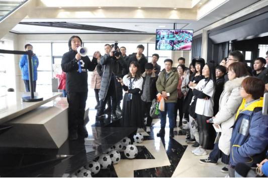 张青的艺术展览与公众反响_张青的艺术展览与公众反响_张青的艺术展览与公众反响