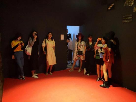张青的艺术展览与公众反响_张青的艺术展览与公众反响_张青的艺术展览与公众反响