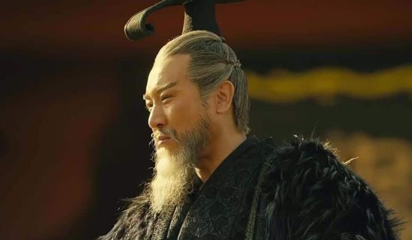 曹操信任荀彧吗_曹操信任曹仁吗_荀攸与曹操的信任关系