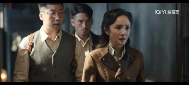 同样演“女特务”,把杨幂和王鸥的演技做比较,差别就出来了(图19)