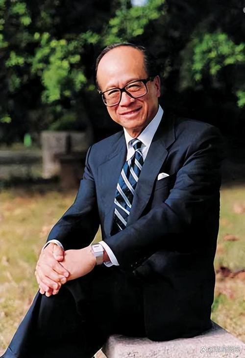 从香港到全球：李嘉诚的商业帝国_李嘉诚掌握香港的地皮_李嘉诚刚到香港