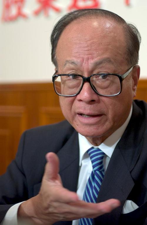 从香港到全球：李嘉诚的商业帝国_李嘉诚掌握香港的地皮_李嘉诚刚到香港