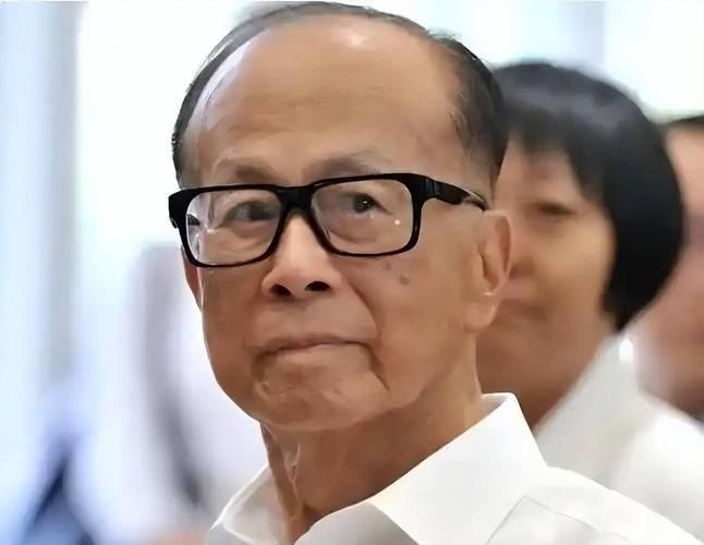 李嘉诚掌握香港的地皮_从香港到全球：李嘉诚的商业帝国_李嘉诚刚到香港