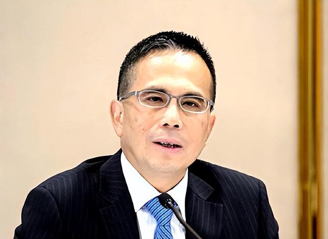从香港到全球：李嘉诚的商业帝国_李嘉诚刚到香港_李嘉诚在香港囤了多少地