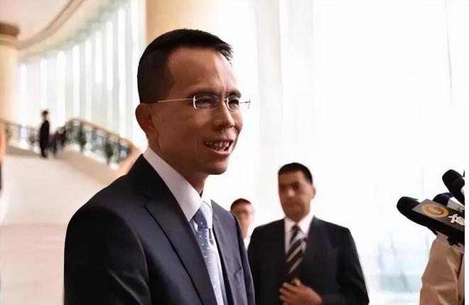 从香港到全球：李嘉诚的商业帝国_李嘉诚刚到香港_李嘉诚在香港囤了多少地