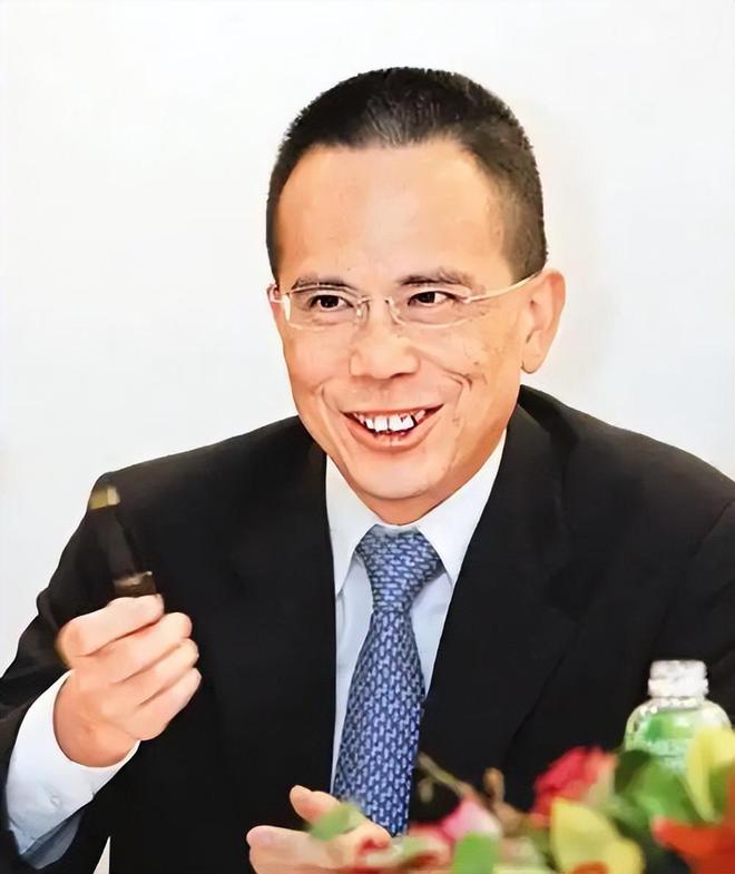 李嘉诚在香港囤了多少地_李嘉诚刚到香港_从香港到全球：李嘉诚的商业帝国