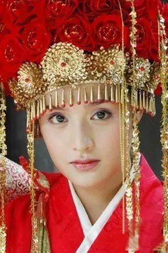 金巧巧初舞台_电影演员金巧巧_从电影到舞台：金巧巧的演绎生涯