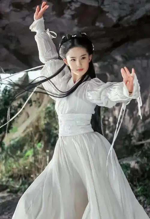 刘亦菲挑剧本_从剧本到角色：刘亦菲的独特演绎_刘亦菲剧组