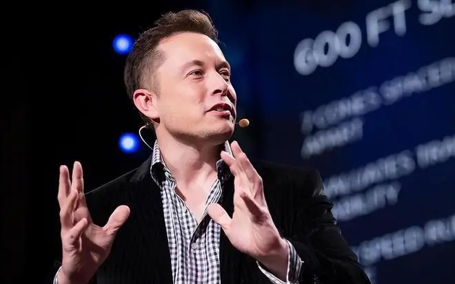 英伟达CEO黄仁勋盛赞特斯拉全自动驾驶系统FSD的革命性技术