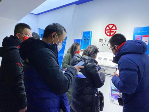 北京2022冬奥会开幕式盛大举行，冰墩墩与数字人民币成亮点